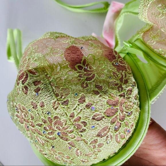 NEW VS VICTORIAS SECRET Lime Green Beige Tan Lace Bow Crystal Balconet Bra 34C - Picture 3 of 10